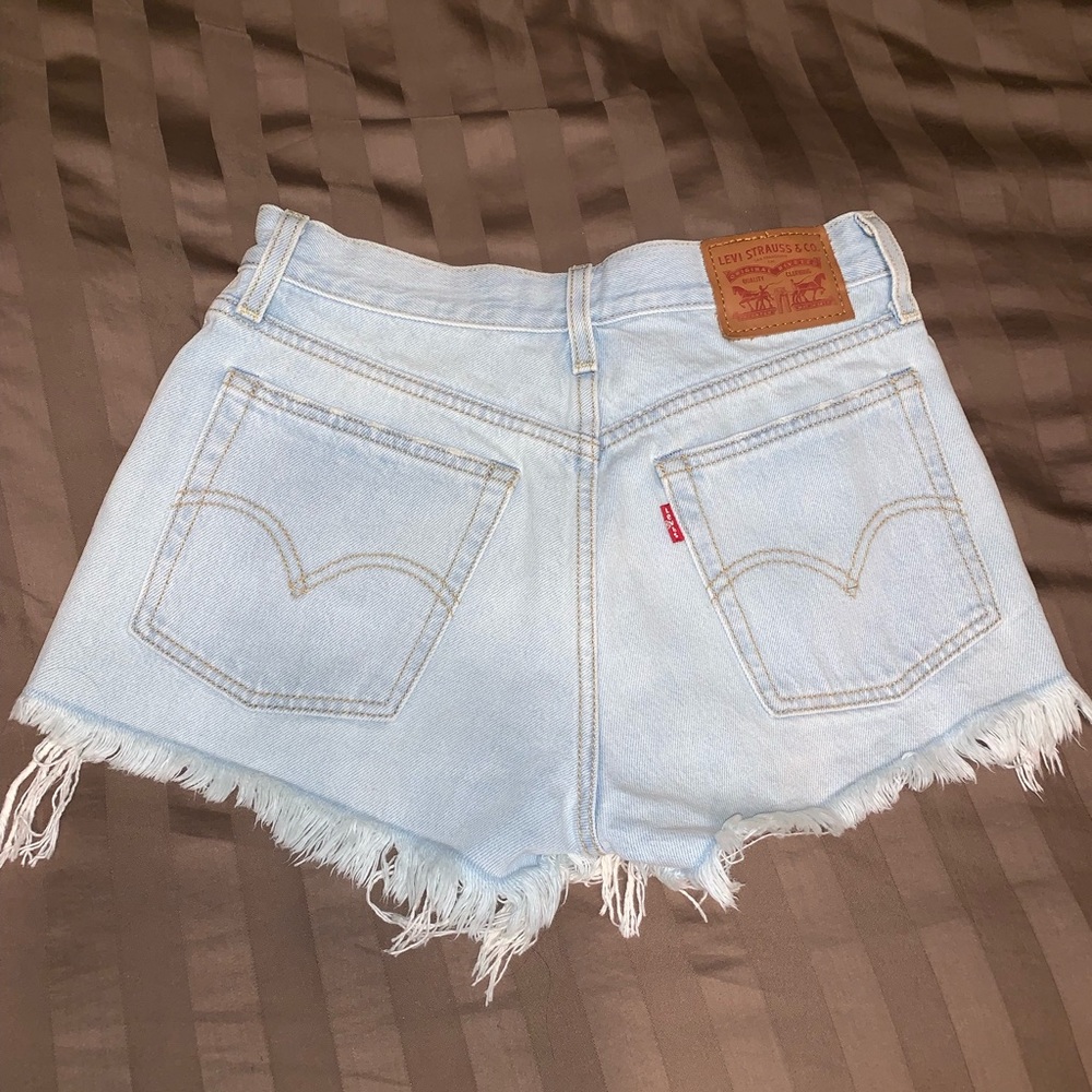 High waist Levi’s denim shorts